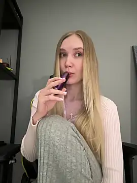 MariaTull online show from March 19, 2025, 6:55 pm