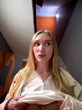 MariaTull online show from September 14, 2025, 9:25 pm