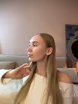 MariaTull online show from November 17, 2025, 1:50 pm