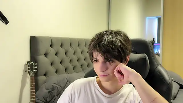 SasukeUhchiaa online show from December 28, 2024, 11:52 am