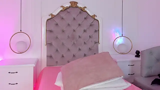 Meredit Lane online show from November 4, 2025, 7:02 pm