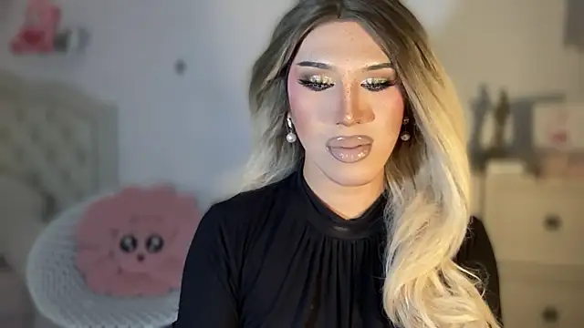 Snapshot of Ts_glamxxxx chatting on October 1, 2025, 1:22 am Ts glamxxxx online show from October 1, 2025, 1:22 am