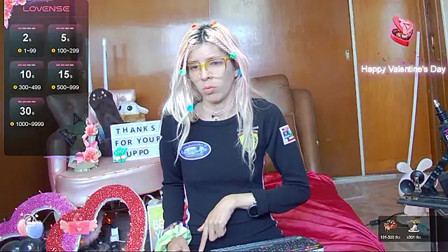 Skinygirl online show from December 1, 2024, 7:25 pm