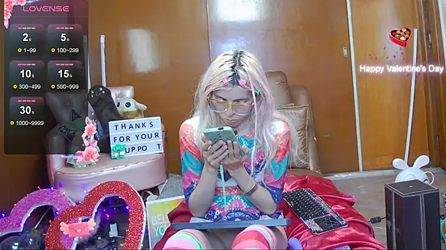 Skinygirl online show from December 4, 2024, 2:42 am