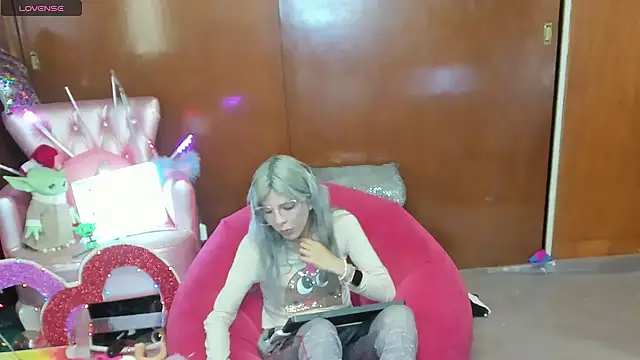 Skinygirl online show from May 9, 2026, 12:05 am