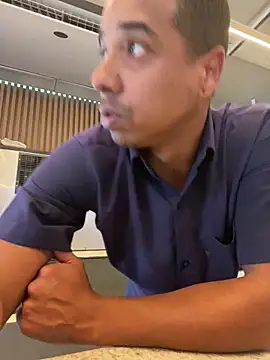 Juninho10c online show from December 15, 2025, 8:35 pm