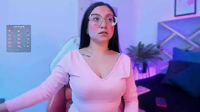 Snapshot of lucy_neil chatting on October 24, 2025, 2:41 am lucy neil online show from October 24, 2025, 2:41 am