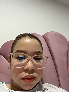 Lucyklein2022 online show from March 20, 2026, 11:42 pm