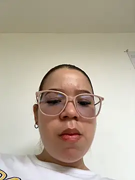 Snapshot of Lucyklein2022 chatting on March 29, 2026, 4:40 pm Lucyklein2022 online show from March 29, 2026, 4:40 pm