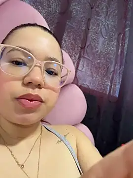 Snapshot of Lucyklein2022 chatting on July 28, 2026, 4:39 pm Lucyklein2022 online show from July 28, 2026, 4:39 pm