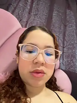 Snapshot of Lucyklein2022 chatting on July 29, 2026, 3:32 pm Lucyklein2022 online show from July 29, 2026, 3:32 pm