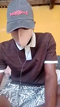 Snapshot of LULE37587001 chatting on February 22, 2026, 2:04 pm LULE37587001 online show from February 22, 2026, 2:04 pm