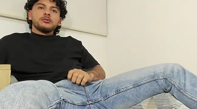 tuyo1995 online show from February 22, 2025, 1:11 am