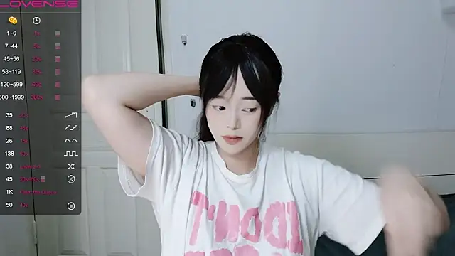 Snapshot of QiuPeiPeimmm chatting on October 4, 2025, 1:09 pm QiuPeiPeimmm online show from October 4, 2025, 1:09 pm