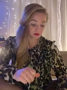 Snapshot of Lady__Maria chatting on December 2, 2024, 7:27 pm Lady Maria online show from December 2, 2024, 7:27 pm