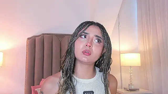 Snapshot of Emma_Torres__ chatting on February 18, 2026, 12:12 pm Emma Torres online show from February 18, 2026, 12:12 pm