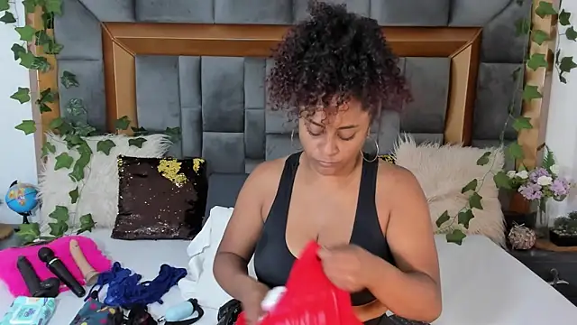 BellaKarla online show from March 18, 2025, 7:42 pm