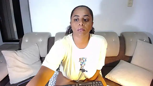 BellaKarla online show from September 24, 2025, 3:21 am