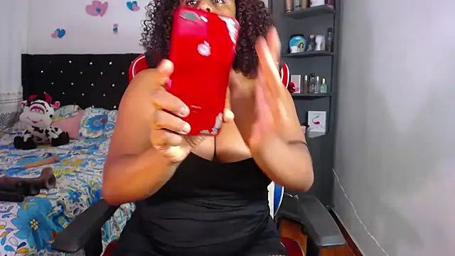 Snapshot of BellaKarla chatting on May 15, 2026, 11:01 pm BellaKarla online show from May 15, 2026, 11:01 pm
