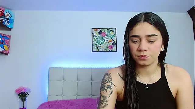 Layla Rachel online show from January 9, 2025, 1:18 am