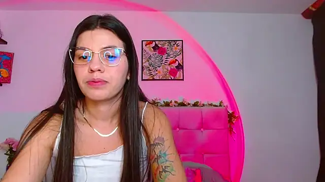 Layla Rachel online show from November 1, 2025, 1:29 am