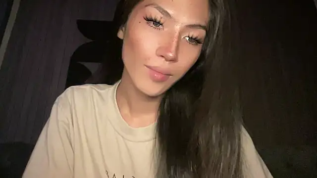 Bella Gordon online show from September 19, 2025, 3:45 pm