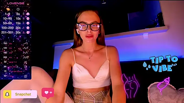 Snapshot of madina_taher chatting on February 17, 2025, 8:47 pm madina taher online show from February 17, 2025, 8:47 pm