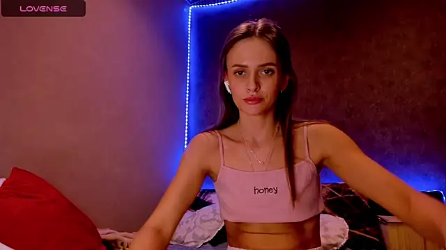 Snapshot of madina_taher chatting on March 7, 2025, 8:22 pm madina taher online show from March 7, 2025, 8:22 pm