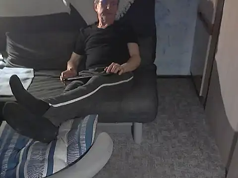 kiam471 online show from February 13, 2026, 11:45 pm