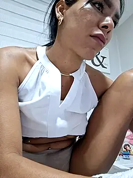 Snapshot of Doll_Loren chatting on September 24, 2025, 2:26 am Doll Loren online show from September 24, 2025, 2:26 am