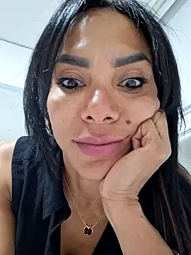 Snapshot of Doll_Loren chatting on October 10, 2025, 3:49 am Doll Loren online show from October 10, 2025, 3:49 am