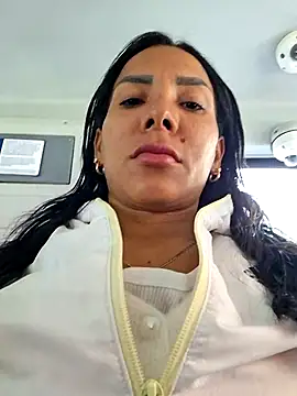 Snapshot of Doll_Loren chatting on October 20, 2025, 2:06 pm Doll Loren online show from October 20, 2025, 2:06 pm