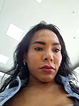 Snapshot of Doll_Loren chatting on October 28, 2025, 2:42 pm Doll Loren online show from October 28, 2025, 2:42 pm