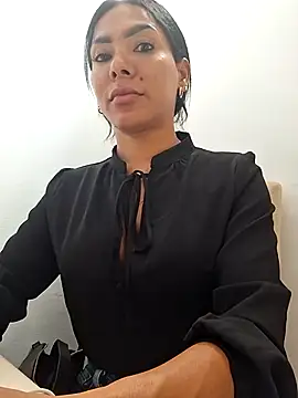 Doll Loren online show from February 18, 2026, 8:49 pm