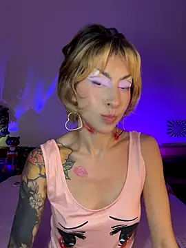 Cinamoonn online show from October 11, 2025, 6:50 pm