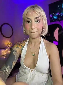 Cinamoonn online show from May 5, 2026, 9:34 pm