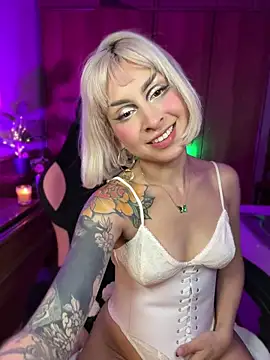 Snapshot of Cinamoonn chatting on May 29, 2026, 11:47 pm Cinamoonn online show from May 29, 2026, 11:47 pm