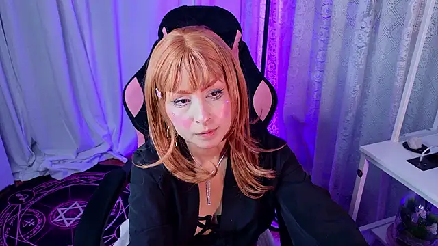 Snapshot of Cinamoonn chatting on July 18, 2026, 8:56 pm Cinamoonn online show from July 18, 2026, 8:56 pm