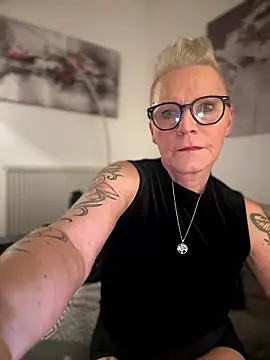 German Milf online show from December 1, 2024, 5:46 pm