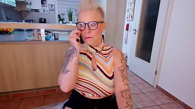 German Milf online show from December 3, 2024, 5:55 pm