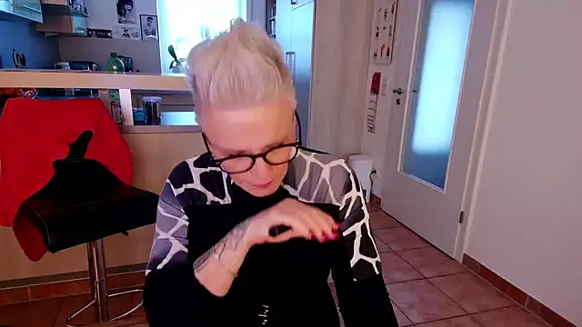 German Milf online show from December 4, 2024, 2:04 pm
