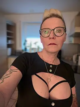 German Milf online show from January 24, 2025, 1:47 pm