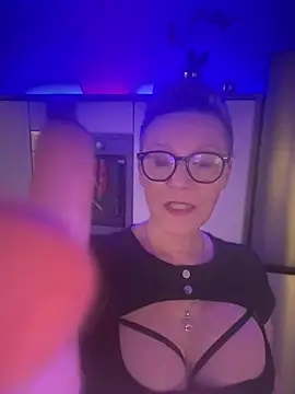 German Milf online show from February 10, 2025, 6:13 pm