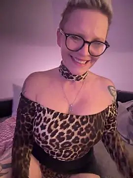 German Milf online show from February 18, 2025, 6:15 pm