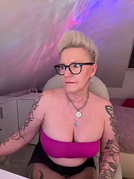 German Milf online show from April 3, 2026, 12:58 pm