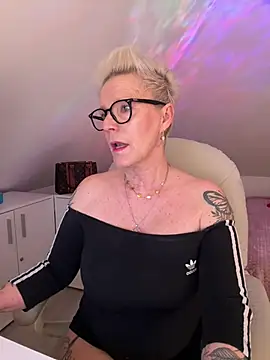 German Milf online show from April 7, 2026, 12:49 pm