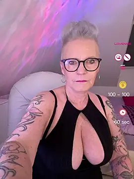 German Milf online show from May 6, 2026, 1:27 pm