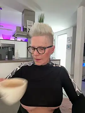 German Milf online show from May 14, 2026, 1:07 pm