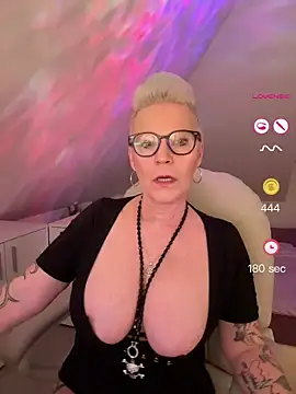 German Milf online show from May 18, 2026, 1:06 pm