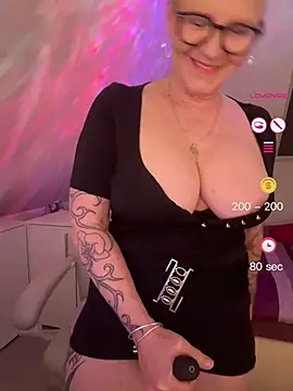 German Milf online show from May 21, 2026, 1:18 pm